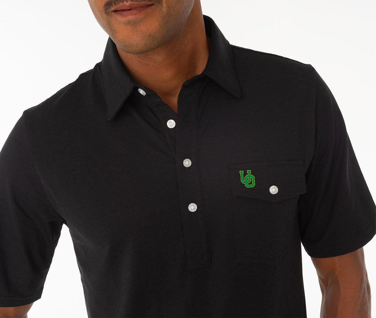 Criquet Oregon in Coach's Players Shirt, Interlock, Black, close-up detail